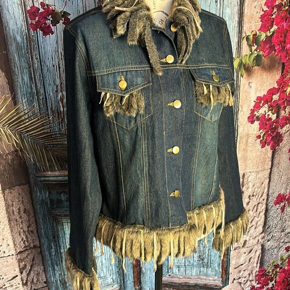 Moka denim jacket NWT, size medium, faux fur and sueded fringe trim - Picture 2 of 16